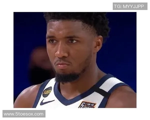 米奇点出致命失误：传球慢导致简单得分机会流失