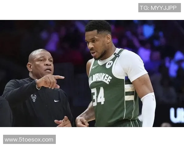 雄鹿出击求变阵，2换1报价引进扎克·拉文